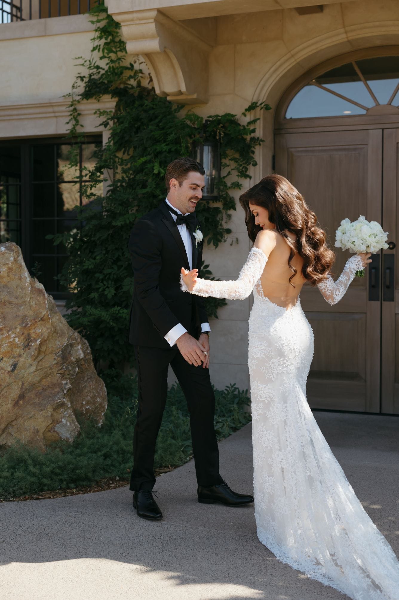 Monserate Winery, Fallbrook luxury wedding flowers by CHIC Flowers - arrangement 1