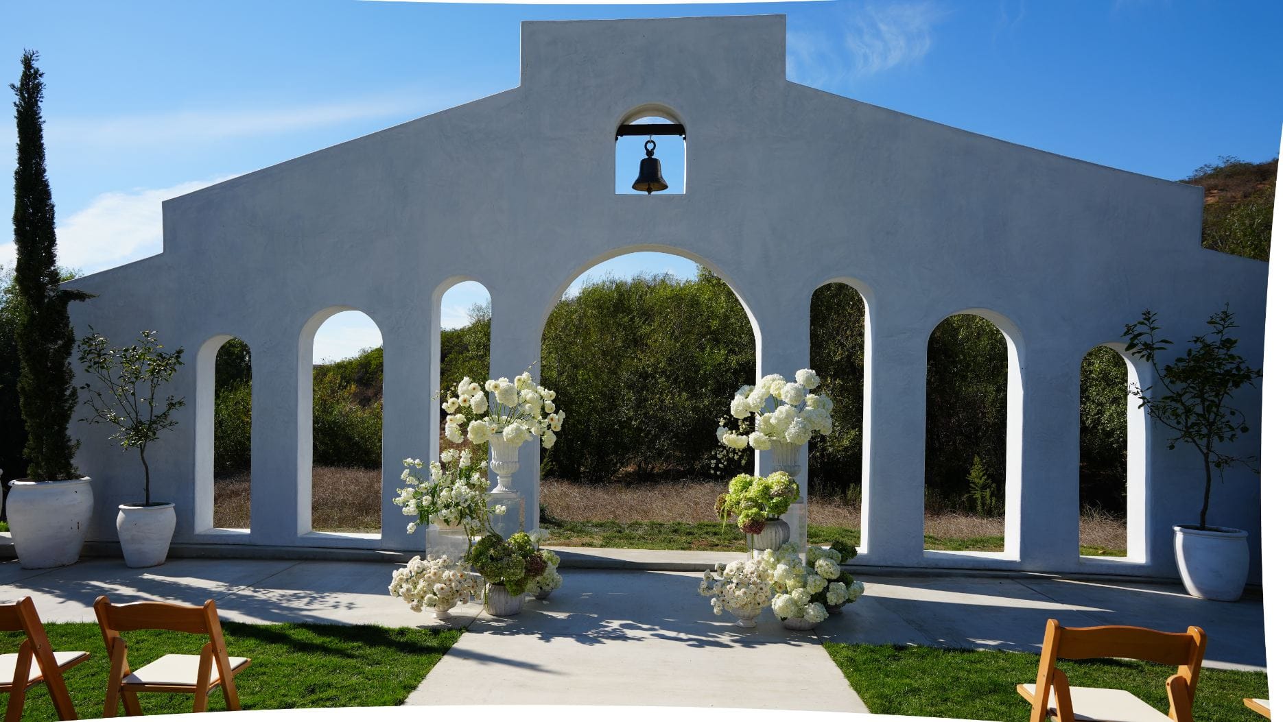 Jeune Perche, Fallbrook, CA luxury wedding flowers by CHIC Flowers - arrangement 4