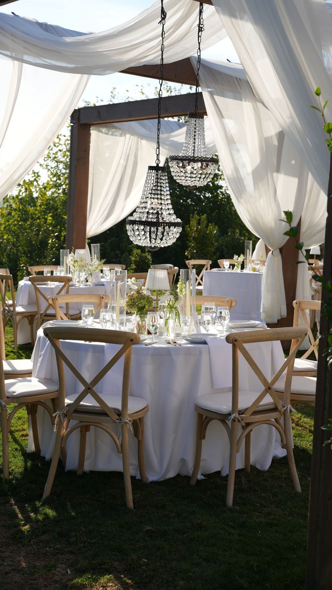 Jeune Perche, Fallbrook, CA luxury wedding flowers by CHIC Flowers - arrangement 8