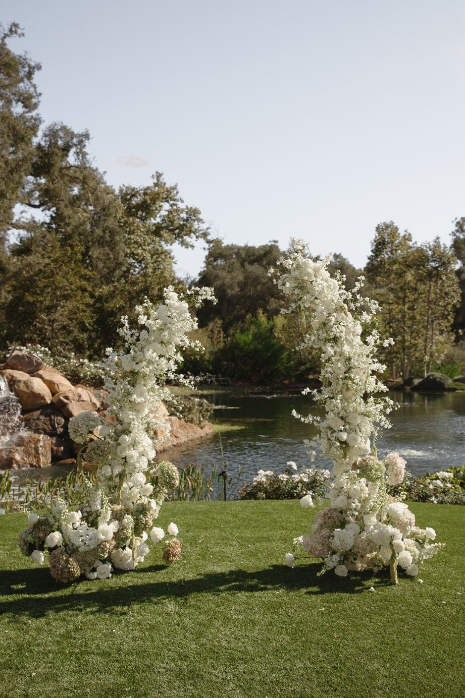 Monserate Winery, Fallbrook luxury wedding flowers by CHIC Flowers - arrangement 9