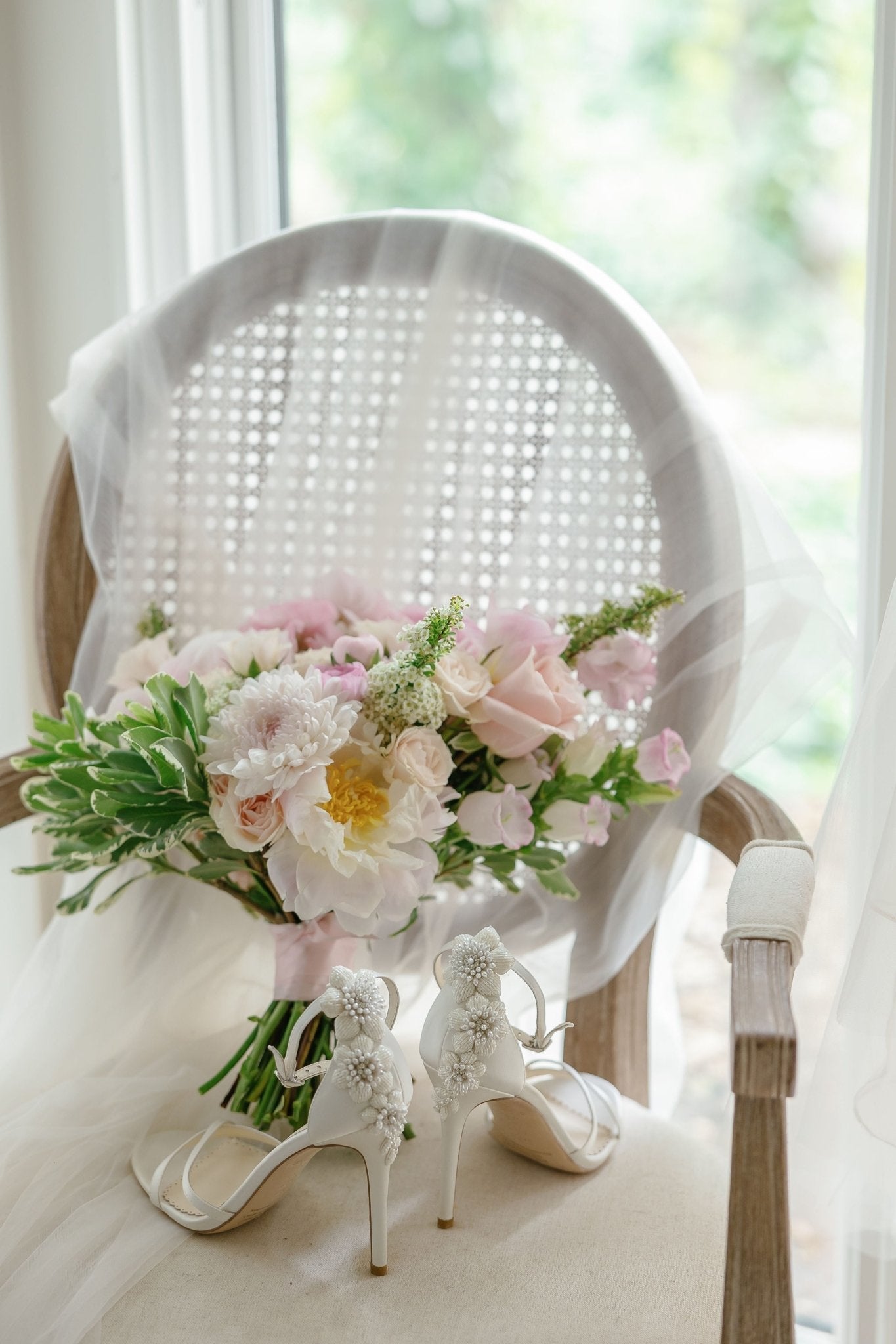 Romantic Bridal Bouquet - Chic Flowers